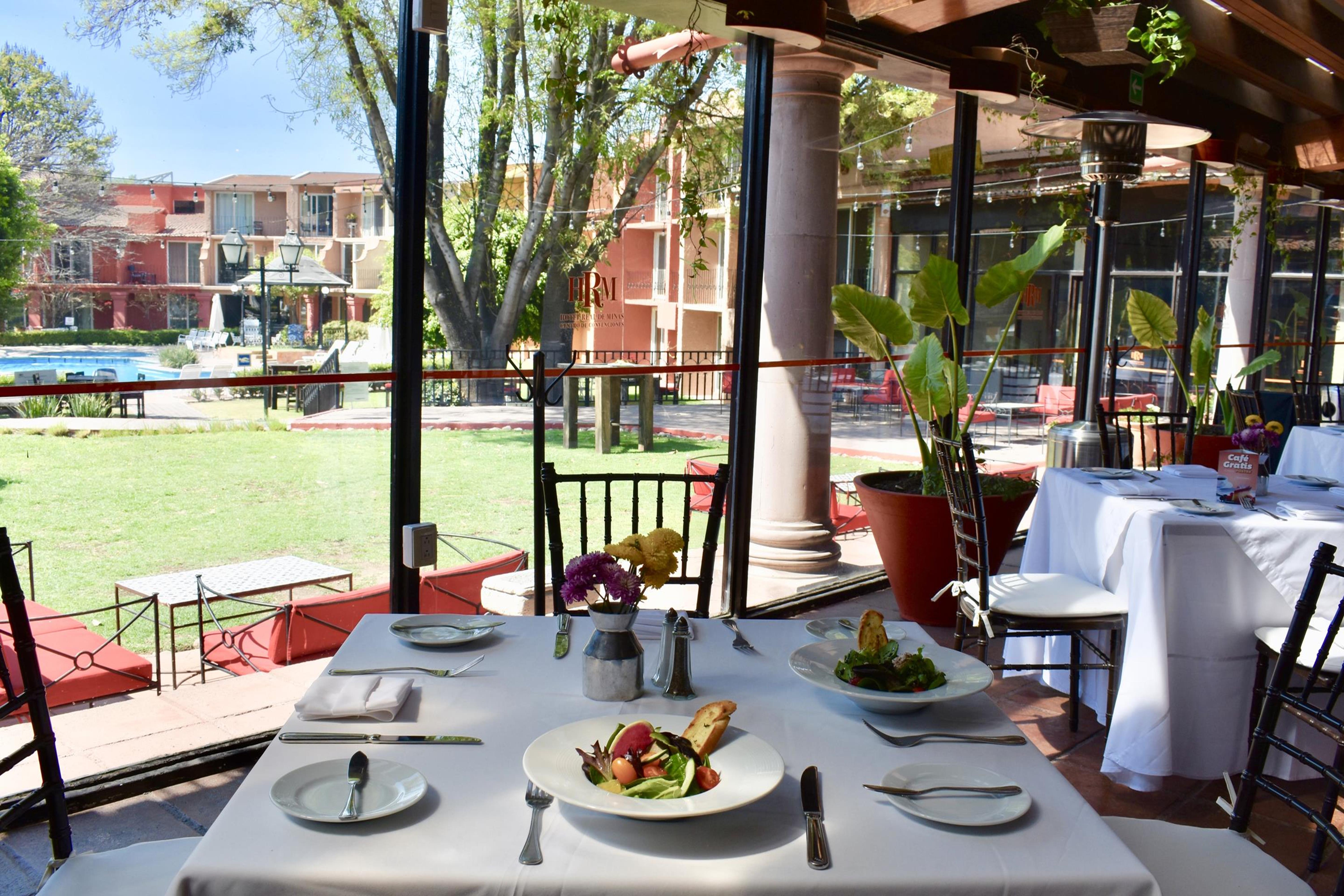 โรงแรมเรอัล เด มินาส ซานมิเกล เด อาเญนเด ภายนอก รูปภาพ Restaurant in San Cristóbal Ecatepec