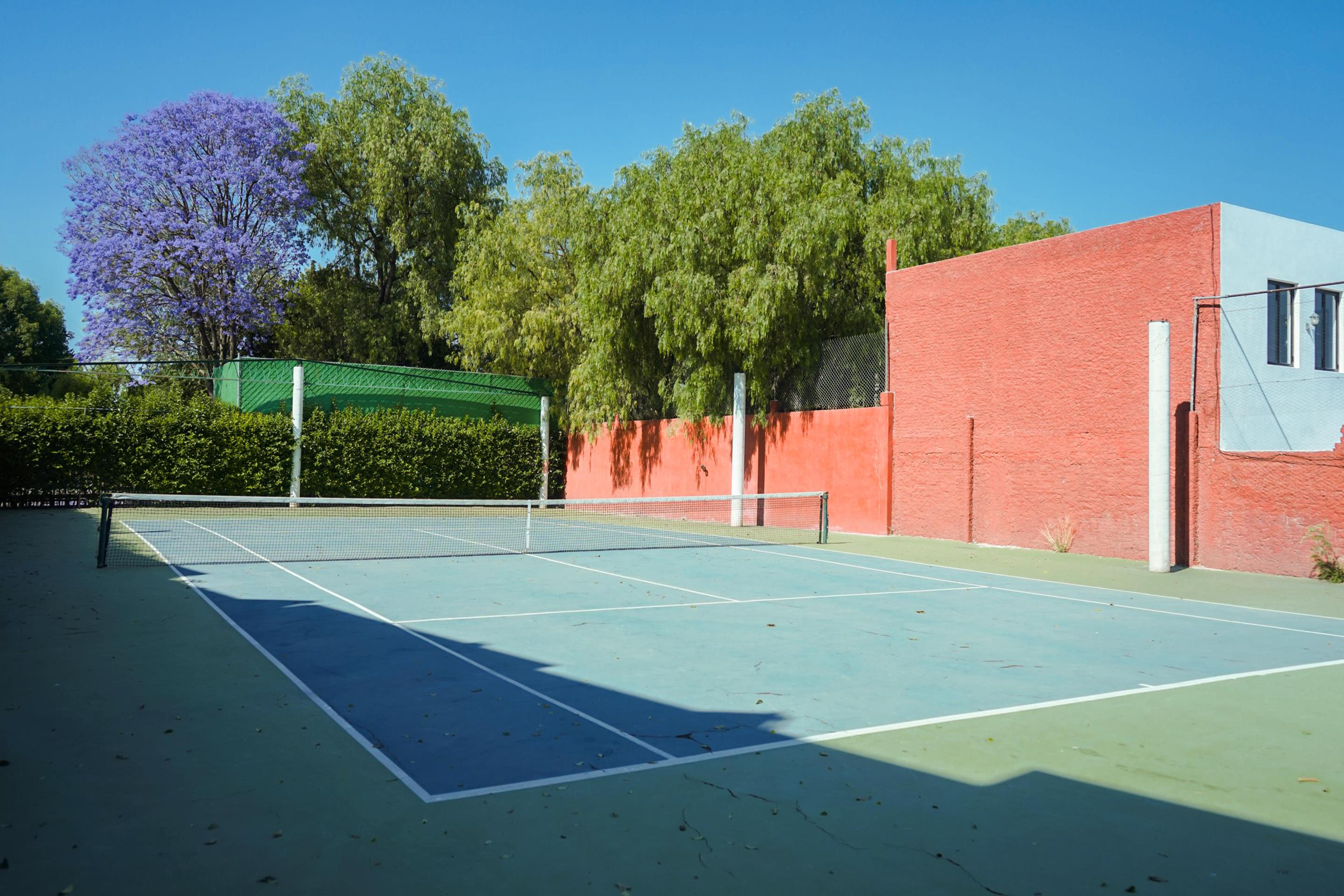 โรงแรมเรอัล เด มินาส ซานมิเกล เด อาเญนเด ภายนอก รูปภาพ Tennis court at the school